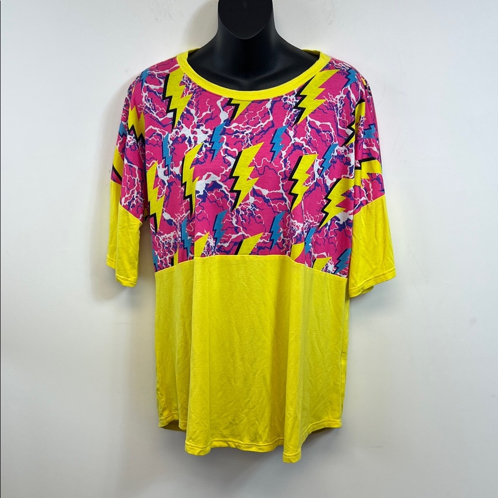 Southern Stitch Women’s Pink Yellow Blue Short Sleeve Tee Lightening Bolt XL